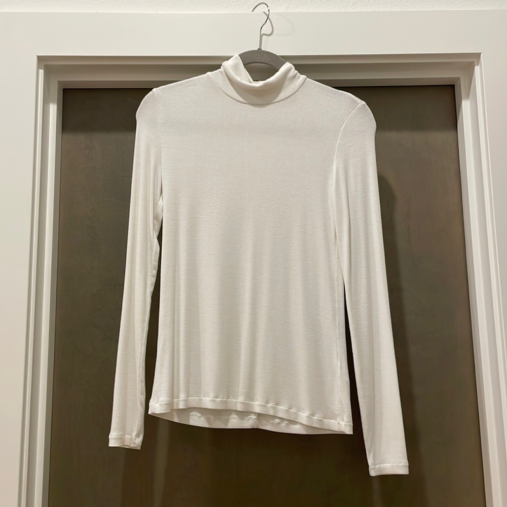 Size XS. Turtleneck!
